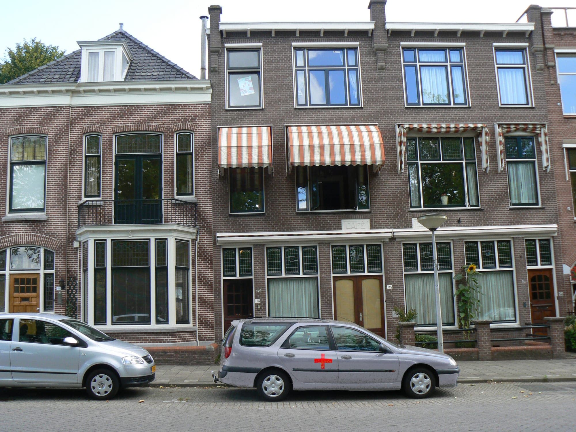 De voorgevel van Studenten Sanatorium Sonnenvanck aan de Oostsingel